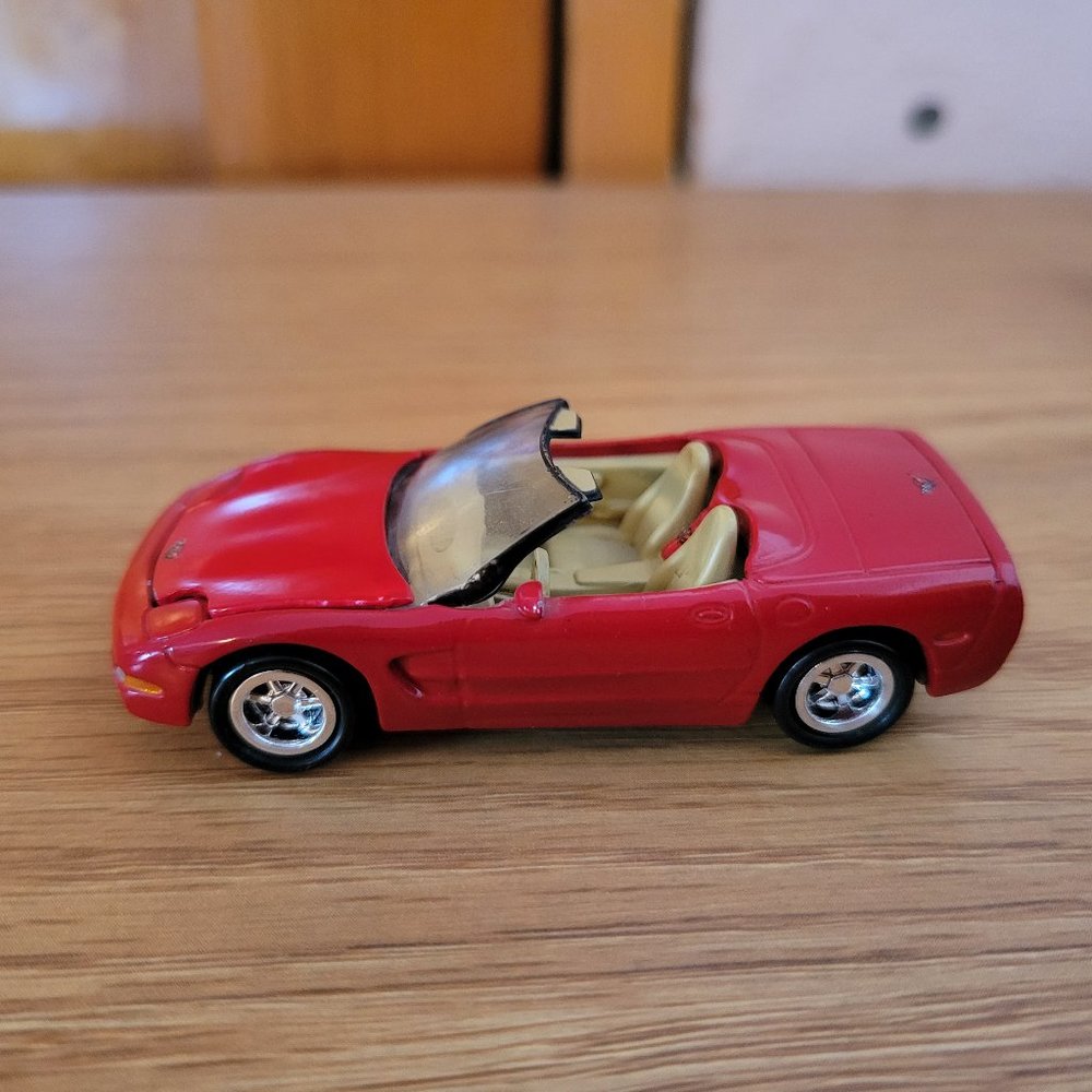 1999 Johnny Lightening 1998 Corvette